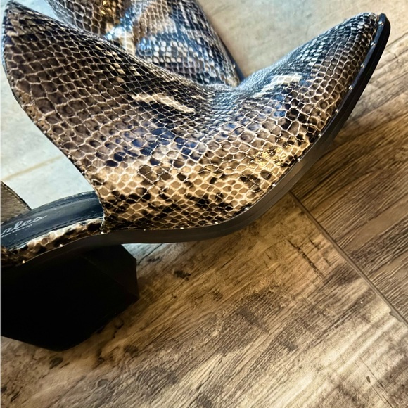Snake skin cowgirl booties - Picture 2 of 3
